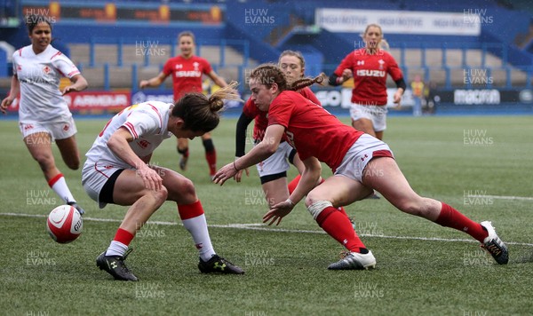 241118 - Wales Women v Canada Women - Friendly - Lisa Neumann of Wales dives on the ball to score a try