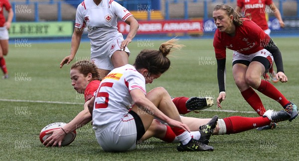241118 - Wales Women v Canada Women - Friendly - Lisa Neumann of Wales dives on the ball to score a try