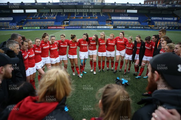 241118 - Wales Women v Canada Women - Friendly - Wales Team Huddle
