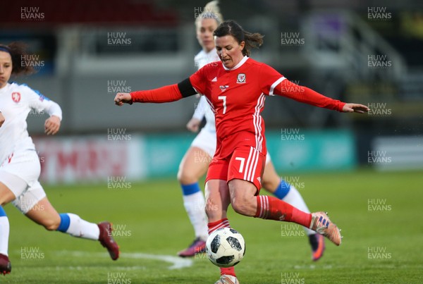 040419 - Wales v Czech Republic, Women's International Challenge Match - Helen Ward of Wales fires a shot at goal