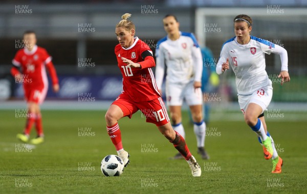040419 - Wales v Czech Republic, Women's International Challenge Match - Jess Fishlock of Wales presses forward