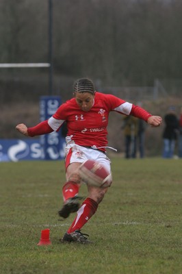 14.02.09 The Women's 6 Nations. Wales vs. England. Taffs Well RFC, Cardiff, Wales. 
 
Non Evans's penalty with the last kick of the game wins the game for Wales: 16-15.  
 

