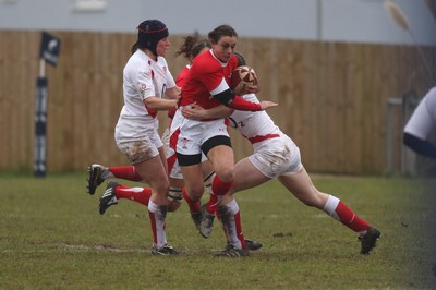 14.02.09 The Women's 6 Nations. Wales vs. England. Taffs Well RFC, Cardiff, Wales. 
 
Louise Rickard tries to find a gap in the English defence. 
 

