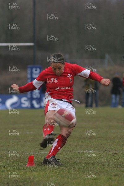 14.02.09 The Women's 6 Nations. Wales vs. England. Taffs Well RFC, Cardiff, Wales. 
 
Non Evans's penalty with the last kick of the game wins the game for Wales: 16-15.  
 
