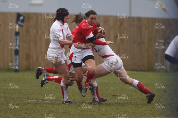 14.02.09 The Women's 6 Nations. Wales vs. England. Taffs Well RFC, Cardiff, Wales. 
 
Louise Rickard tries to find a gap in the English defence. 
 
