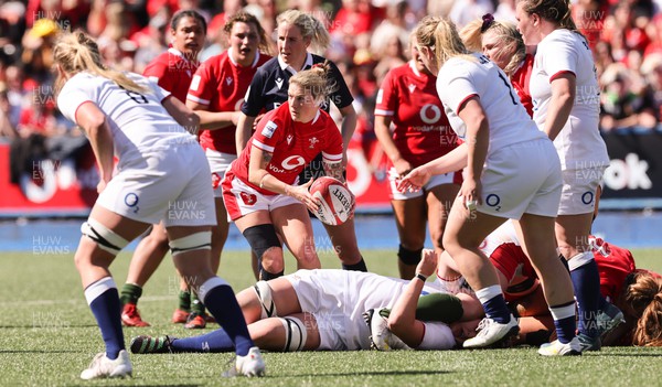 150423 - Wales v England, TicTok Women’s 6 Nations - Keira Bevan of Wales feeds the ball out