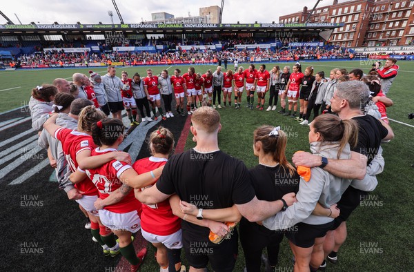 150423 - Wales v England, TicTok Women’s 6 Nations - The Wales team huddle up  at the end of the match