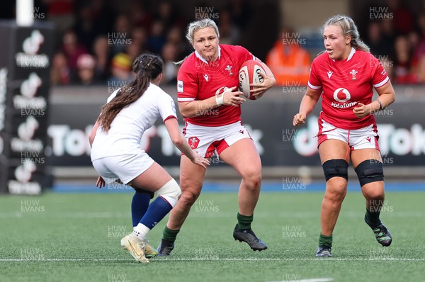 150423 - Wales v England, TicTok Women’s 6 Nations - Hannah Bluck of Wales and Alex Callender of Wales look to attack