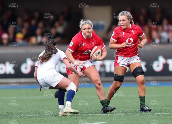 150423 - Wales v England, TicTok Women’s 6 Nations - Hannah Bluck of Wales and Alex Callender of Wales look to attack