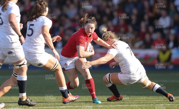 240219 - Wales v England, Women's Six Nations Championship 2019 - Robyn Wilkins of Wales holds off Marlie Packer of England
