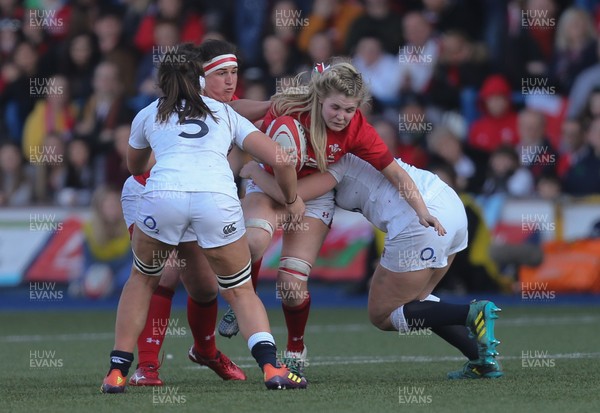 240219 - Wales v England, Women's Six Nations Championship 2019 - Alex Callender of Wales tests the English defence