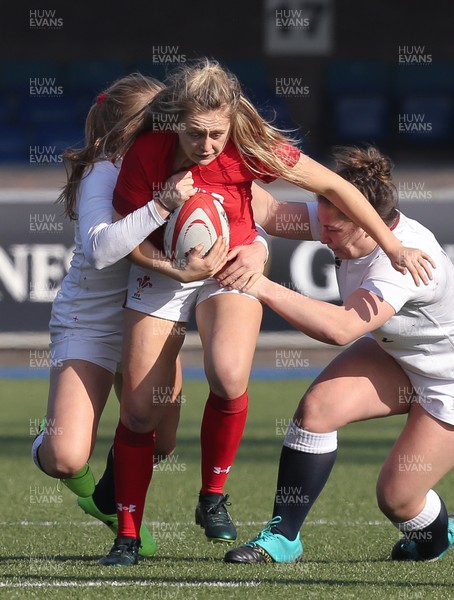 240219 - Wales v England, Women's Six Nations Championship 2019 - Hannah Jones of Wales charges forward as she looks to set up an attack