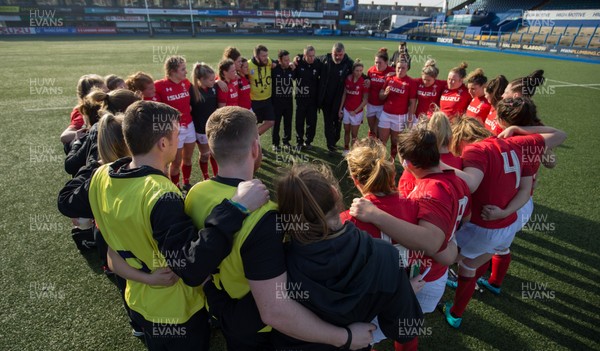 240219 - Wales v England, Women's Six Nations Championship 2019 - The Wales team huddle together at the end of the match