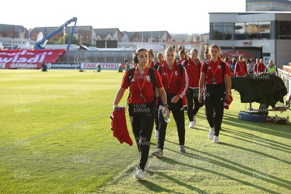 310818 - Wales Women v England Women - FIFA World Cup Qualifier - Wales team arrive at the ground