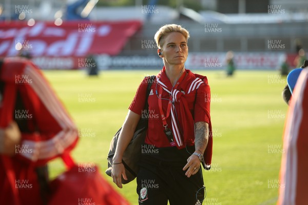 310818 - Wales Women v England Women - FIFA World Cup Qualifier - Jess Fishlock arrives at the ground