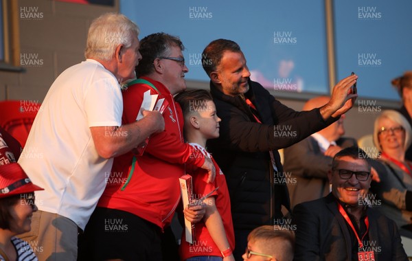 310818 - Wales Women v England Women - FIFA World Cup Qualifier - Ryan Giggs has a selfie with fans