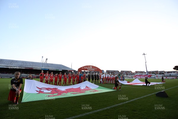 310818 - Wales Women v England Women - FIFA World Cup Qualifier - Wales sing the anthem