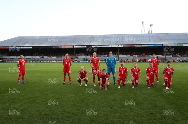 310818 - Wales Women v England Women - FIFA World Cup Qualifier - Wales team photo
