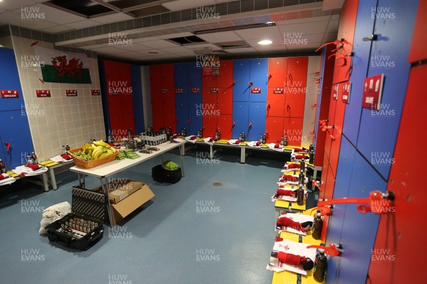 160318 - Wales Women v France Women - Natwest 6 Nations Championship - Wales' dressing rooms