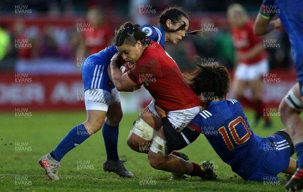 160318 - Wales Women v France Women - Natwest 6 Nations Championship - Sioned Harries of Wales is tackled by Jade Le Pesq and Caroline Drouin of France