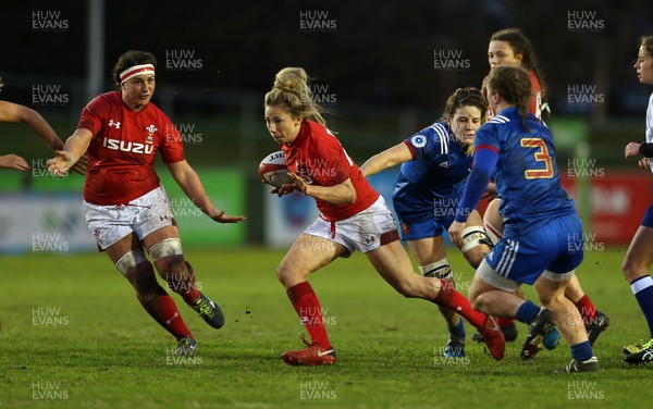 160318 - Wales Women v France Women - Natwest 6 Nations Championship - Elinor Snowsill of Wales makes a break