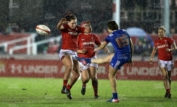 160318 - Wales Women v France Women - Natwest 6 Nations Championship - Amy Evans of Wales chases down Jessy Tremouliere of France kick