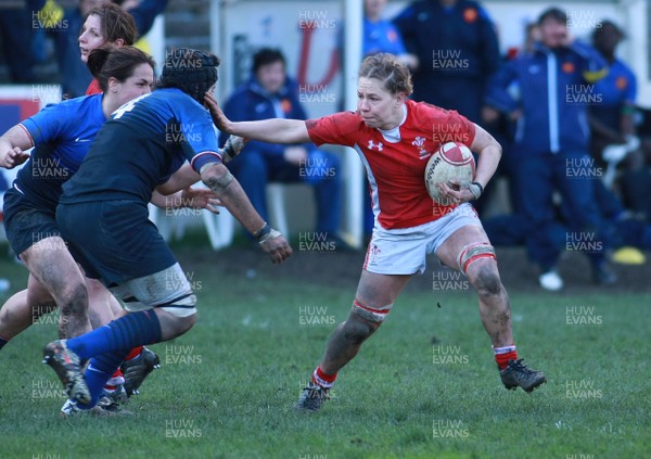 180312 Wales v France - Women's 6 Nations Championship -Wales' Janie Kift hands off France's De Nadai Marine