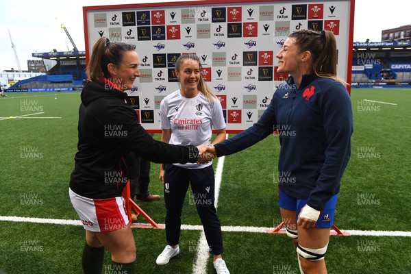 220422 - Wales Women v France Women - TikTok Women’s Six Nations - Siwan Lillicrap of Wales, Referee Maggie Cogger-Orr and Gaelle Hermet of France during the coin toss