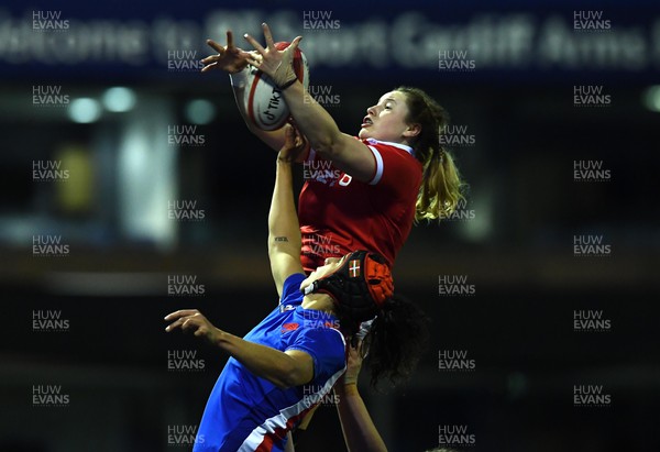 220422 - Wales Women v France Women - TikTok Women’s Six Nations - Gwenn Crabb of Wales takes line out ball