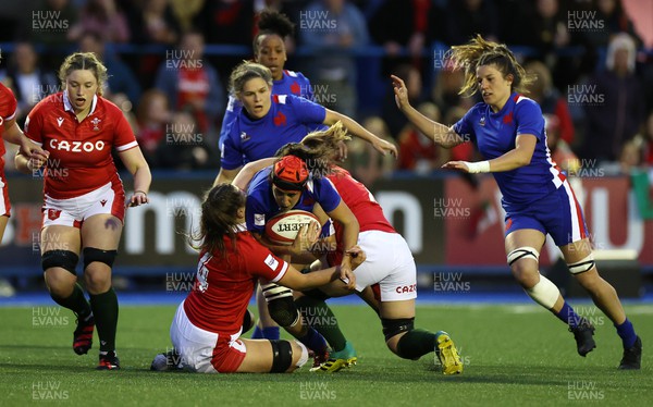 220422 - Wales Women v France Women - TikTok Womens Six Nations - Celine Ferer of France is tackled by Natalia John and Bethan Lewis of Wales