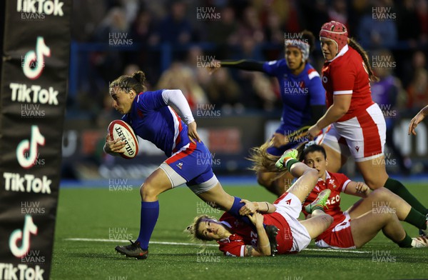220422 - Wales Women v France Women - TikTok Womens Six Nations - Laure Sansus of France gets through to score a try