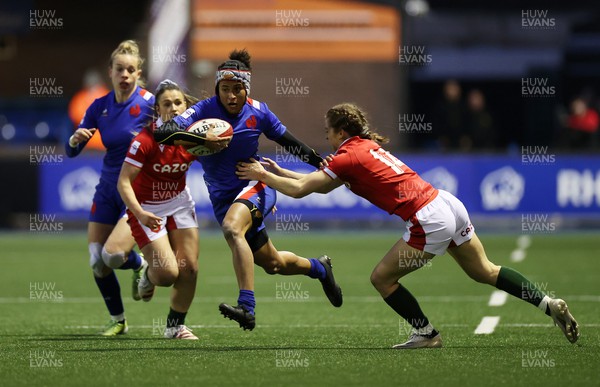 220422 - Wales Women v France Women - TikTok Womens Six Nations - Maelle Filopon of France makes a break