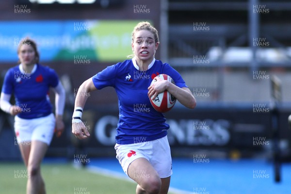230220 - Wales Women v France Women - Women's 6Nations Championship -  Marine Menager of France races in to score a try 
