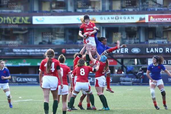 230220 - Wales Women v France Women - Women's 6Nations Championship -  Bethan Lewis of Wales wins lineout ball 