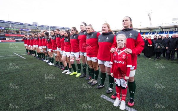 230220 - Wales Women v France Women, Womens Six Nations Championship 2020 - The Welsh team line up for the anthems at the start of the match