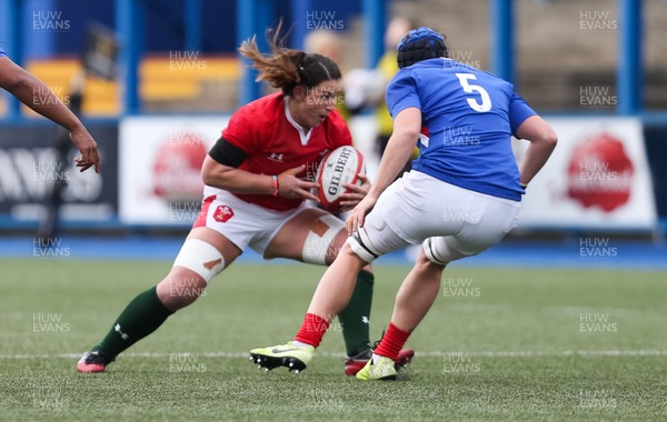 230220 - Wales Women v France Women, Womens Six Nations Championship 2020 - Siwan Lillicrap of Wales takes on Audrey Forlani of France