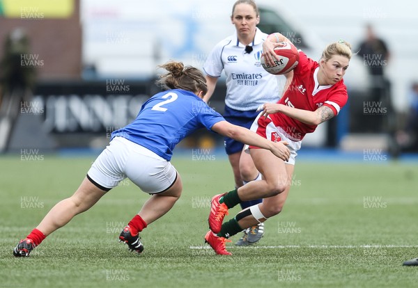 230220 - Wales Women v France Women, Womens Six Nations Championship 2020 - Keira Bevan of Wales takes on Agathe Sochat of France