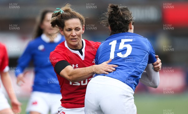 230220 - Wales Women v France Women, Womens Six Nations Championship 2020 - Kerin Lake of Wales tackles Jessy Tremouliere of France