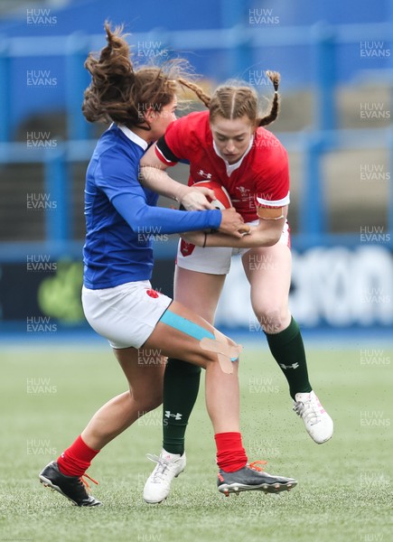 230220 - Wales Women v France Women, Womens Six Nations Championship 2020 - Lisa Neumann of Wales is held