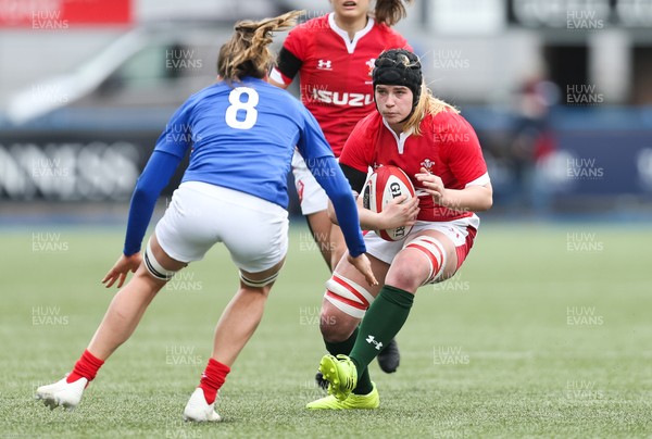 230220 - Wales Women v France Women, Womens Six Nations Championship 2020 - Bethan Lewis of Wales takes on Gaelle Hermet of France