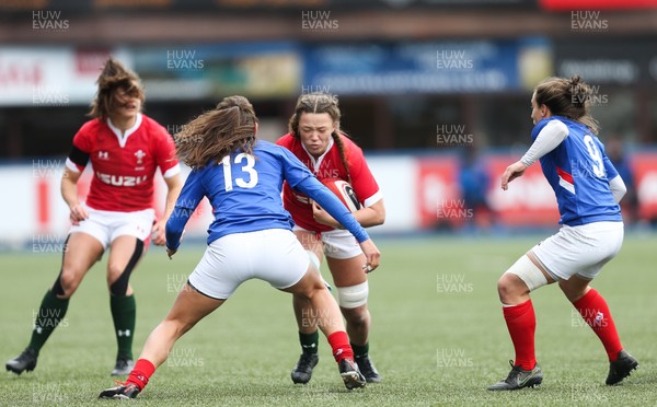 230220 - Wales Women v France Women, Womens Six Nations Championship 2020 - Alisha Butchers of Wales takes on Coralie Bertrand of France
