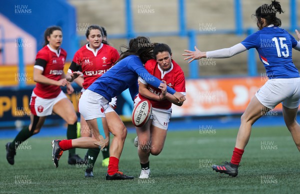 230220 - Wales Women v France Women, Womens Six Nations Championship 2020 - Kayleigh Powell of Wales takes on Coralie Bertrand of France