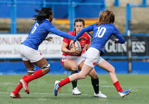 230220 - Wales Women v France Women, Womens Six Nations Championship 2020 - Ffion Lewis of Wales takes on Julie Annery of France