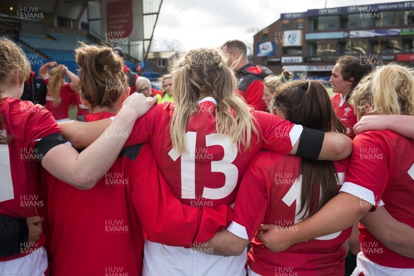 230220 - Wales Women v France Women, Womens Six Nations Championship 2020 - The Welsh team huddle together at the end of the match