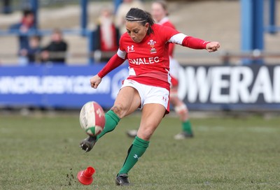 28.02.10 ... Wales Women v France Women, Womens Six Nations, Bridgend -  Wales' Non Evans kicks penalty  