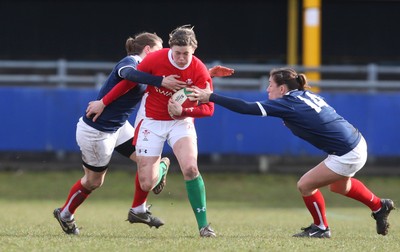 28.02.10 ... Wales Women v France Women, Womens Six Nations, Bridgend -  Wales' Aimee Young looks for a way through the French defence  