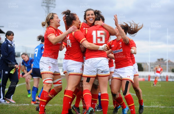 280216 - Wales Women v France Women - RBS Womens Six Nations 2016 -Dyddgu Hywel (15) of Wales celebrates her try with team mates