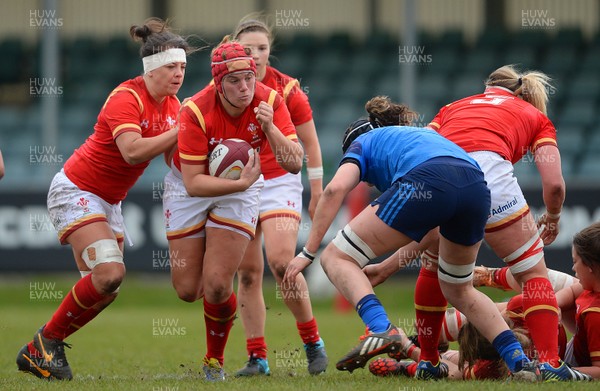 280216 - Wales Women v France Women - RBS Womens Six Nations 2016 -Carys Phillips of Wales takes on Audrey Forlani of France