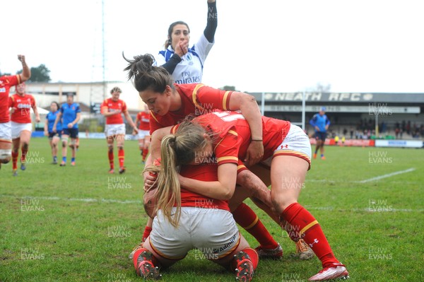 280216 - Wales Women v France Women - RBS Womens Six Nations 2016 -Megan York (1) of Wales celebrates her try with team mates