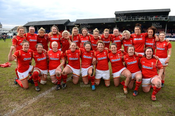 280216 - Wales Women v France Women - RBS Womens Six Nations 2016 -Wales players celebrate at the end of the game